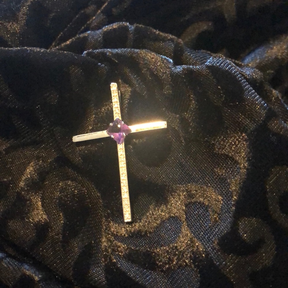 Exquisite white gold/diamond/amethyst cross necklace